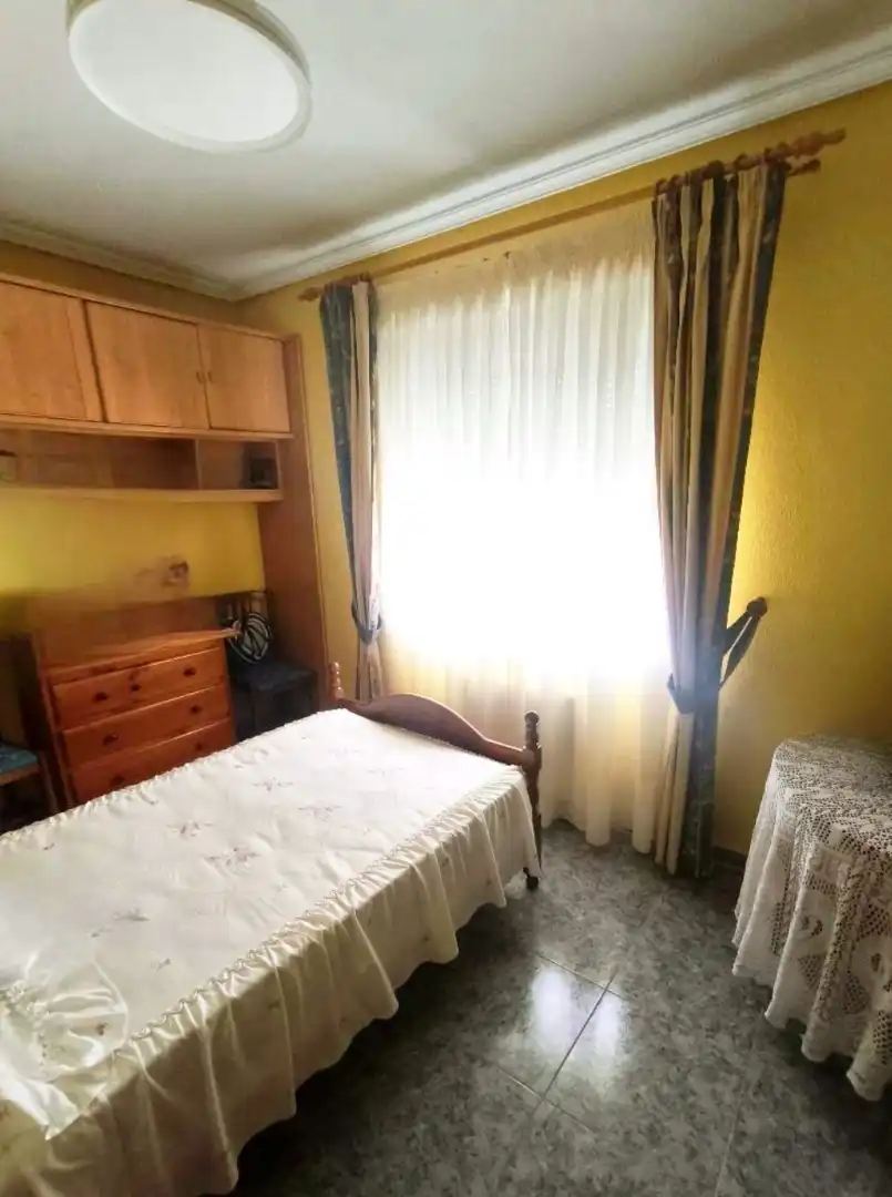 Dormitori de Casa adosada en venda en Montearagón amb Aire condicionat i Calefacció