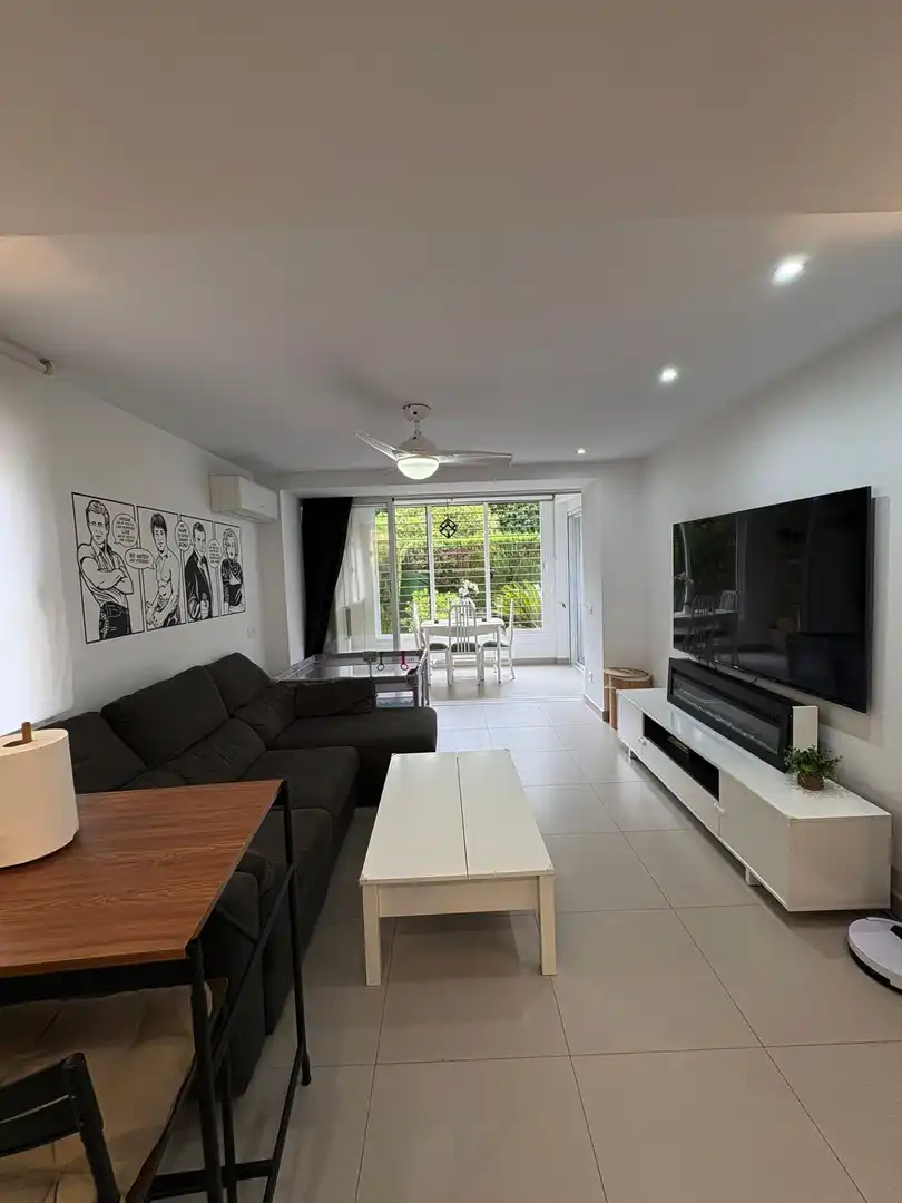Sala d'estar de Planta baixa en venda en Marbella amb Aire condicionat, Terrassa i Moblat
