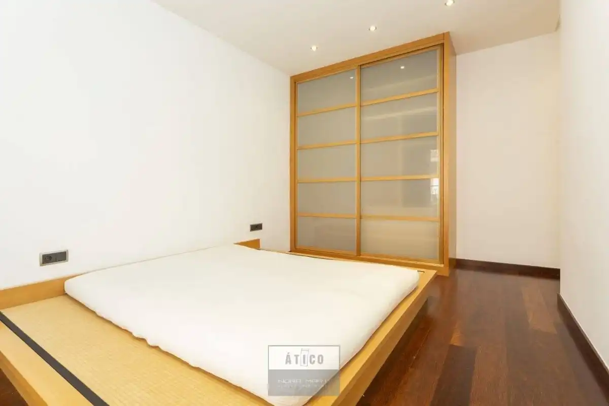 Bedroom of Flat for rent in Barcelona  with Air Conditioner, Heating and Parquet flooring