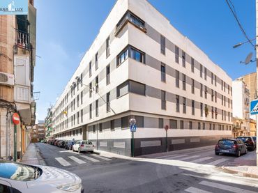 Piso con ascensor en venta en Calle Santa Adela