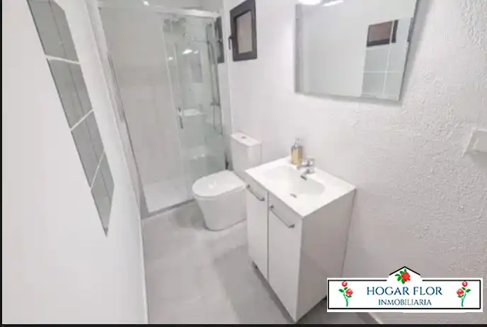 Bathroom of Flat for sale in Salamanca  with Heating and Balcony