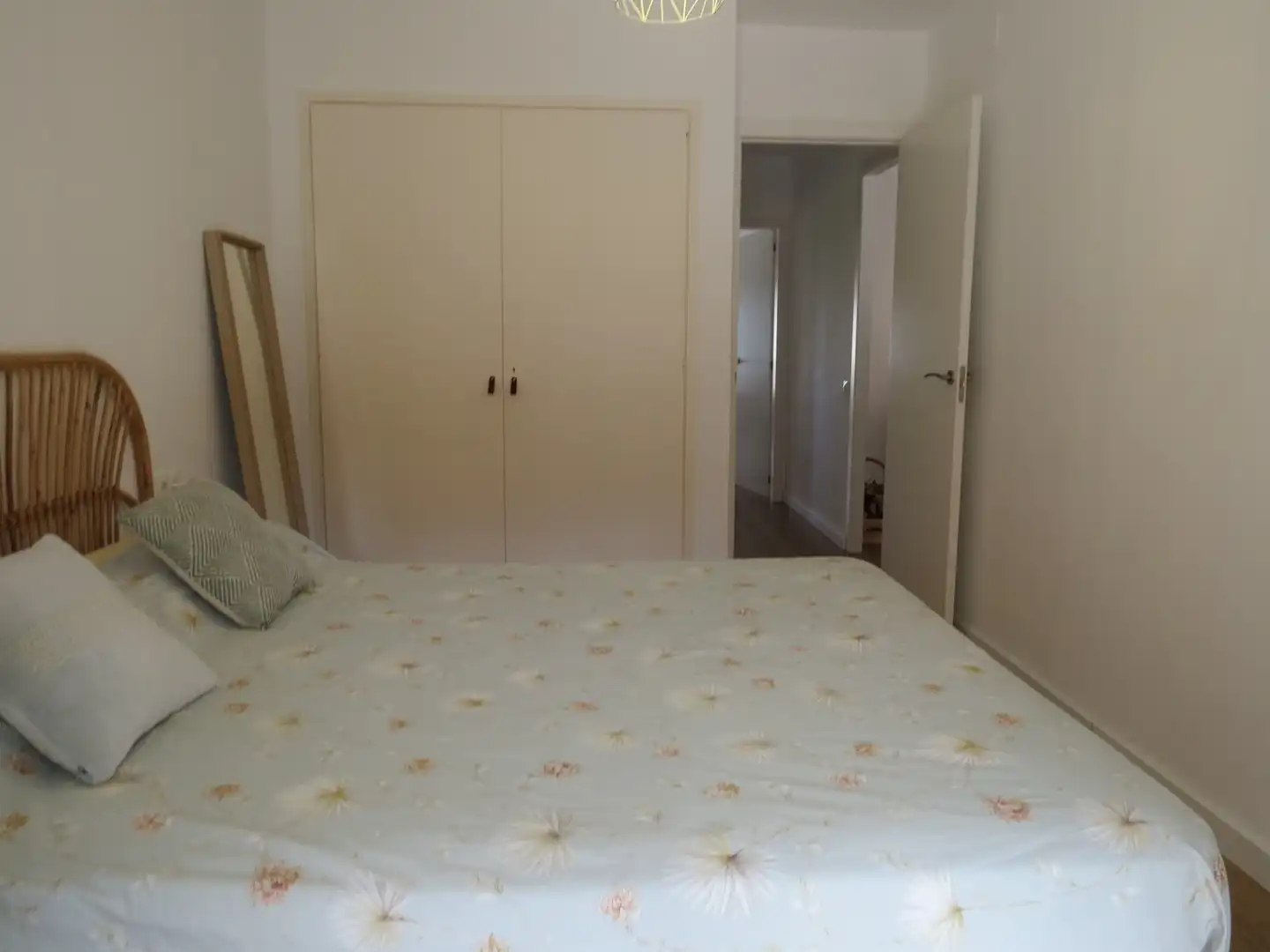 Schlafzimmer von Wohnung zur Miete in Sant Andreu de Llavaneres mit Klimaanlage, Heizung und Parkett