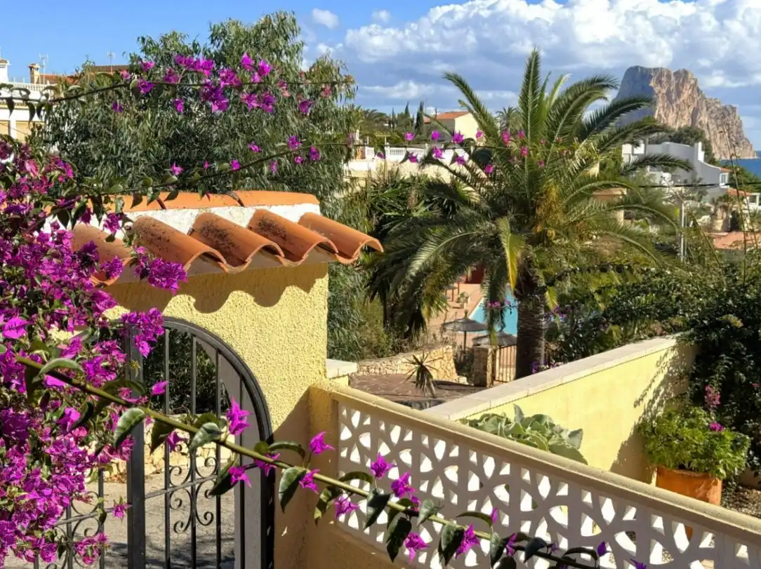 Außenansicht von Haus oder Chalet zum Verkauf in Calpe / Calp mit Klimaanlage, Heizung und Privatgarten