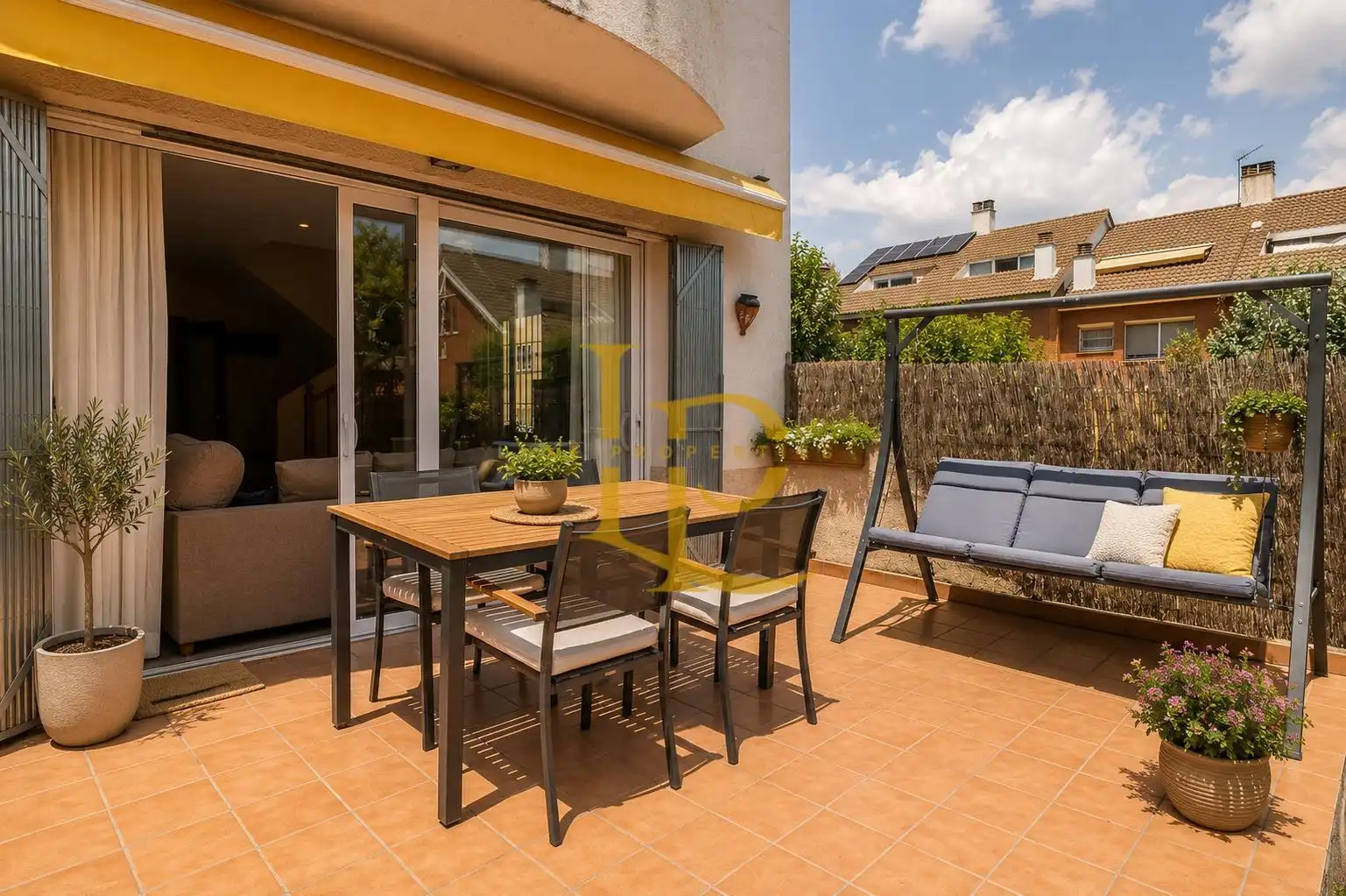 Terraza de Casa adosada en venta en Sant Cugat del Vallès con Aire acondicionado, Calefacción y Jardín privado