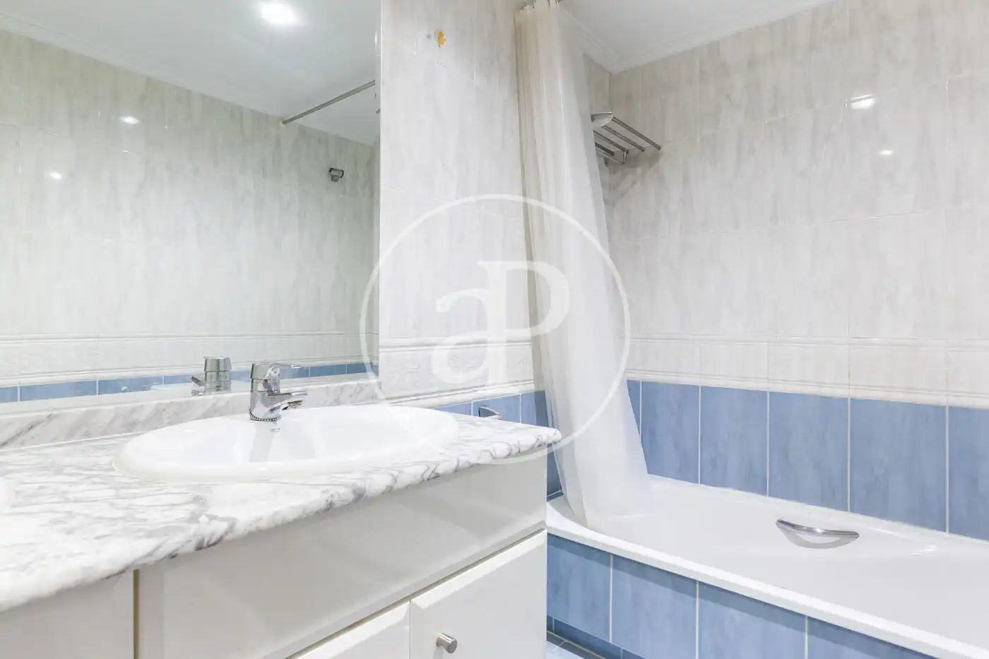Baño de Piso en venta en Valencia con Aire acondicionado, Calefacción y Terraza