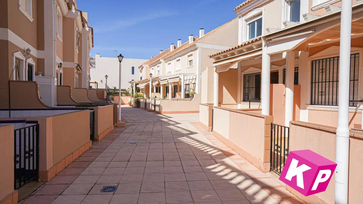 Bungalow con piscina en venta en De Portugal, imagen 40