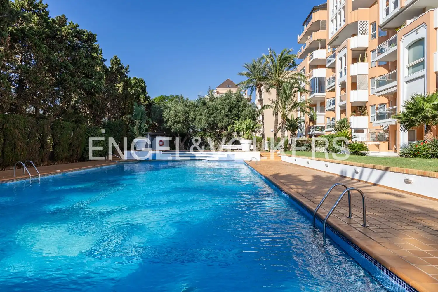 Swimming pool of Flat for rent in Dénia  with Air Conditioner, Heating and Parquet flooring