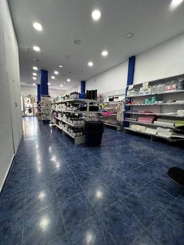 Local comercial en Venta en Héroe De Sostoa en Parque Ayala - Jardín de la Abadía - Huelín