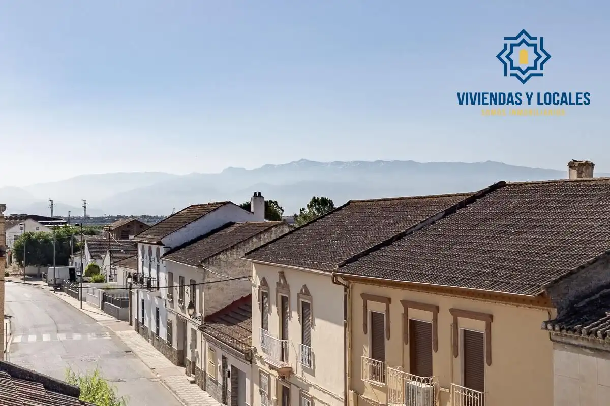 Vista exterior de Casa adosada en venda en Chauchina amb Terrassa i Balcó