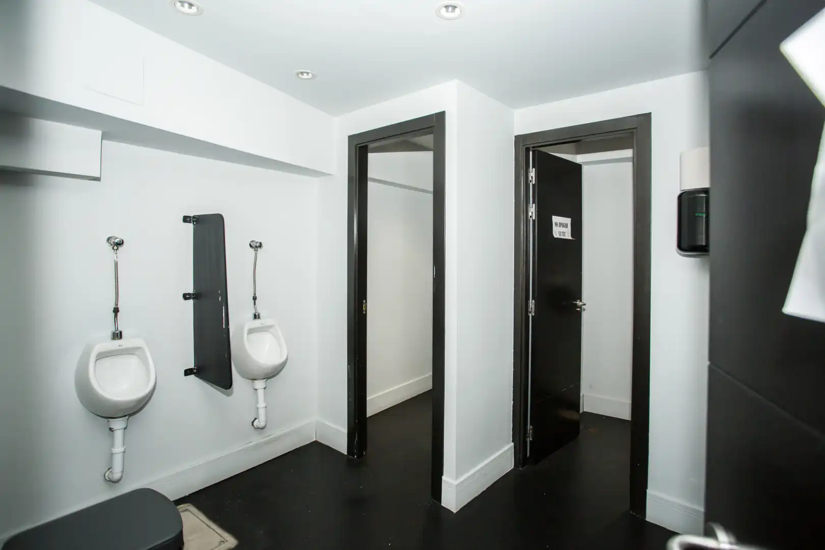 Baño de Local en venta en Madrid con Aire acondicionado, Calefacción y Parquet