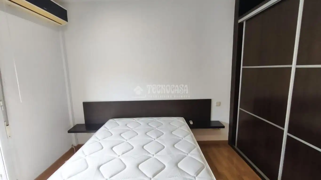 Schlafzimmer von Wohnung zum Verkauf in Madrid mit Klimaanlage und Balkon