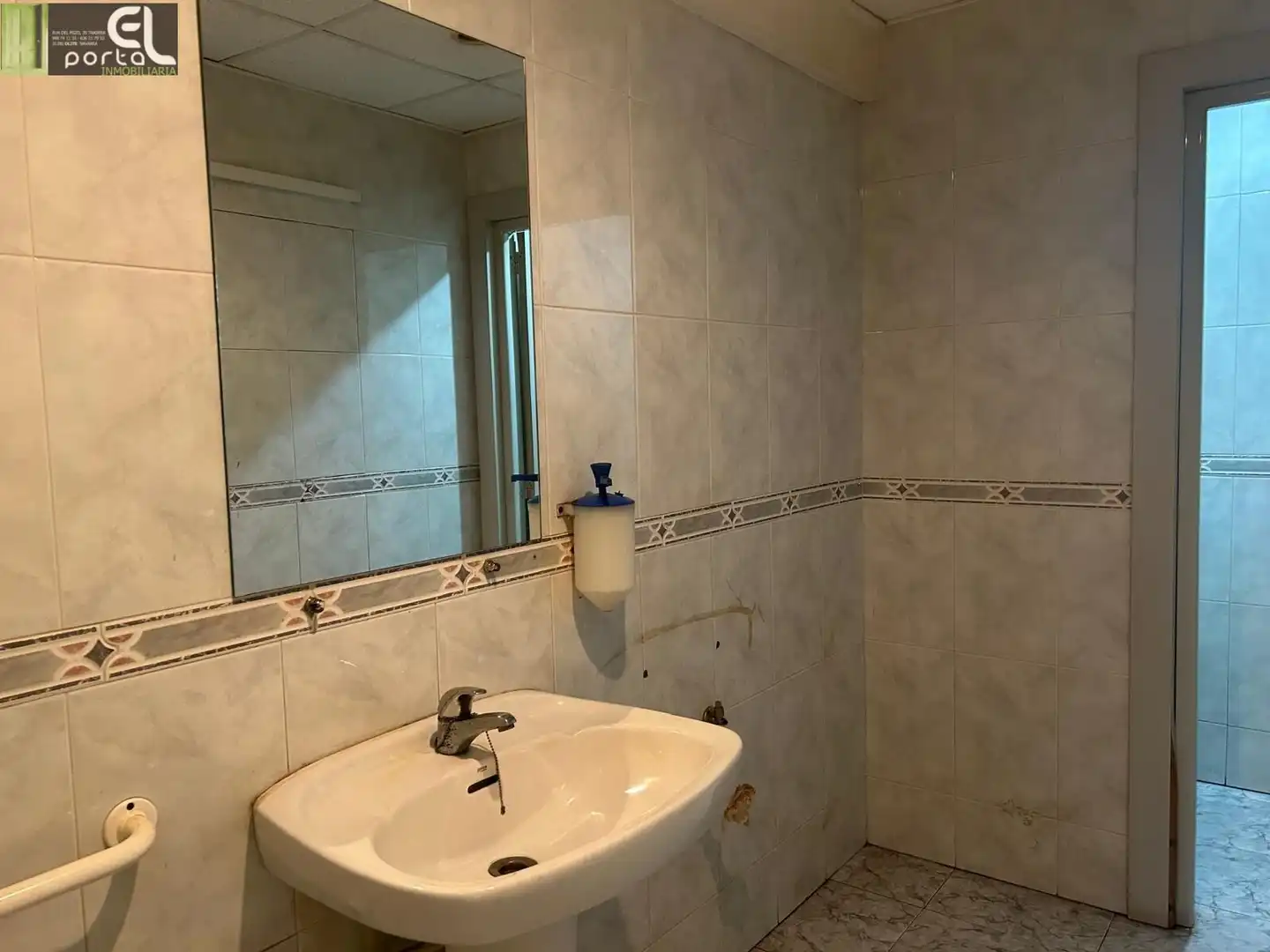 Baño de Nave industrial de alquiler en Tafalla
