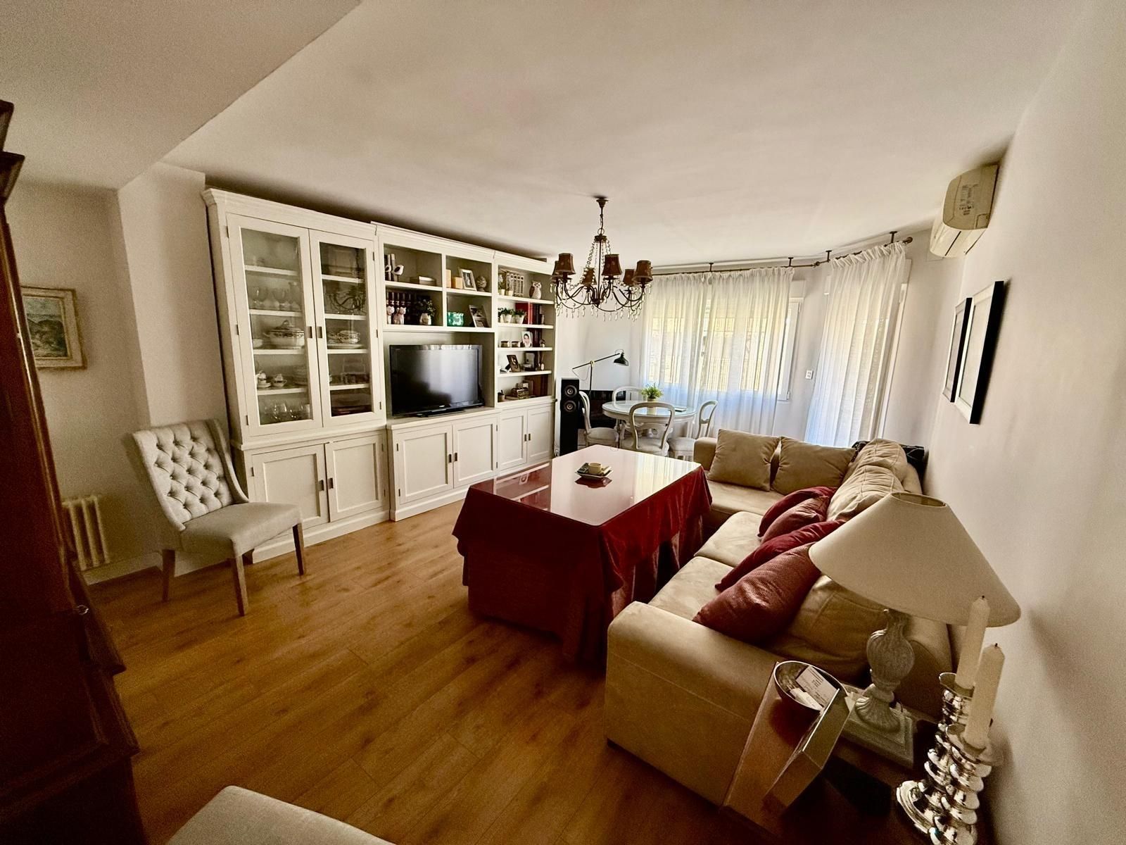 Living room of Flat to rent in  Granada Capital  with Heating