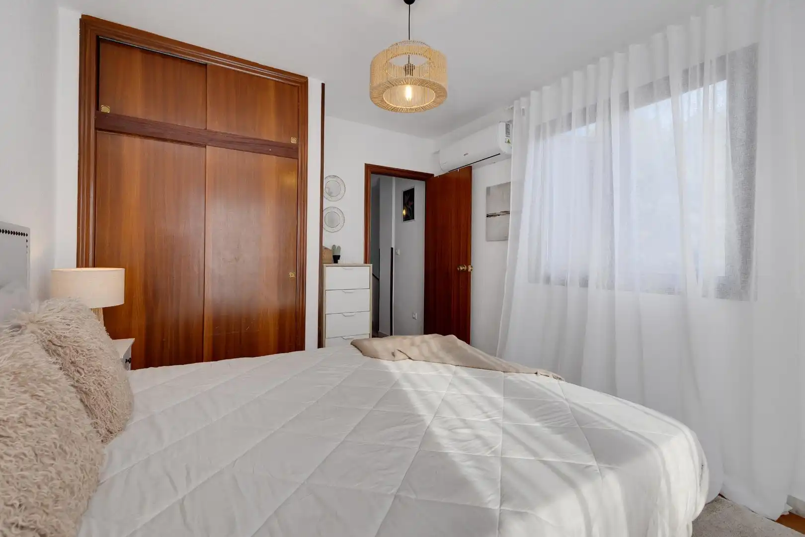 Dormitori de Casa o xalet en venda en Torrevieja amb Aire condicionat, Jardí privat i Moblat