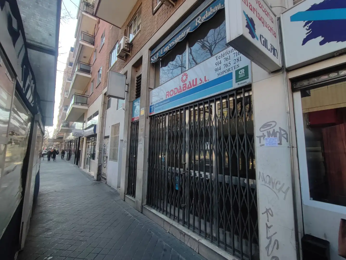 Vista exterior de Local en venda en Madrid