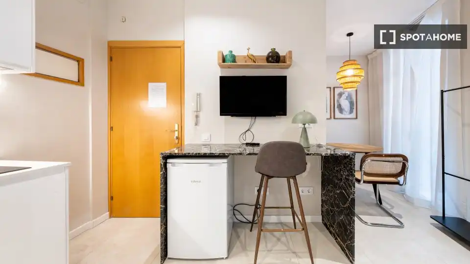 Flat with terrace to rent in Ciutat Vella, imagen 8
