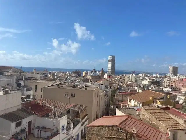 Vista exterior de Casa adosada en venda en Alicante / Alacant amb Aire condicionat, Calefacció i Terrassa