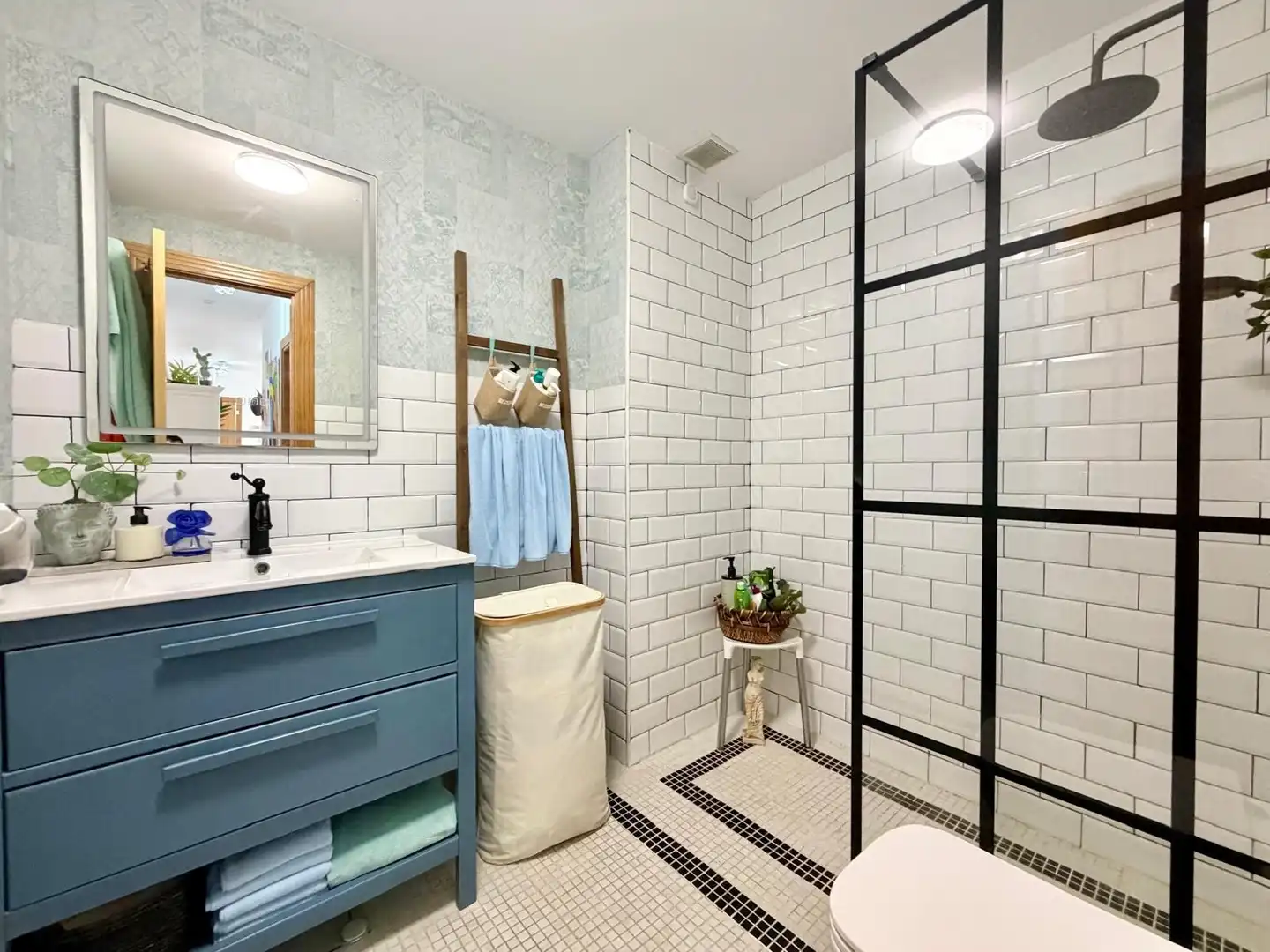 Bathroom of Flat for sale in Roquetas de Mar  with Air Conditioner, Heating and Terrace
