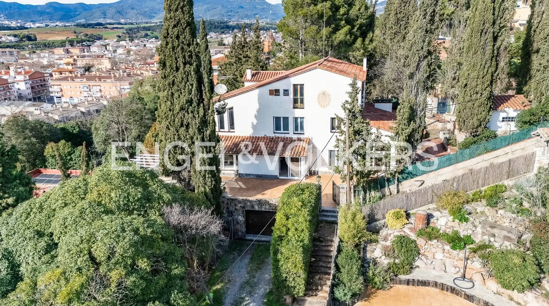 Vista exterior de Finca rústica en venda en Palau-solità i Plegamans amb Aire condicionat, Calefacció i Jardí privat