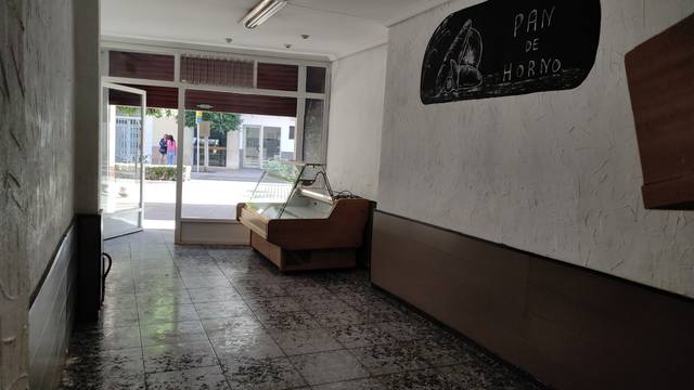 Local comercial en Alquiler en Avinguda del Cedre, 43 en Piscinas
