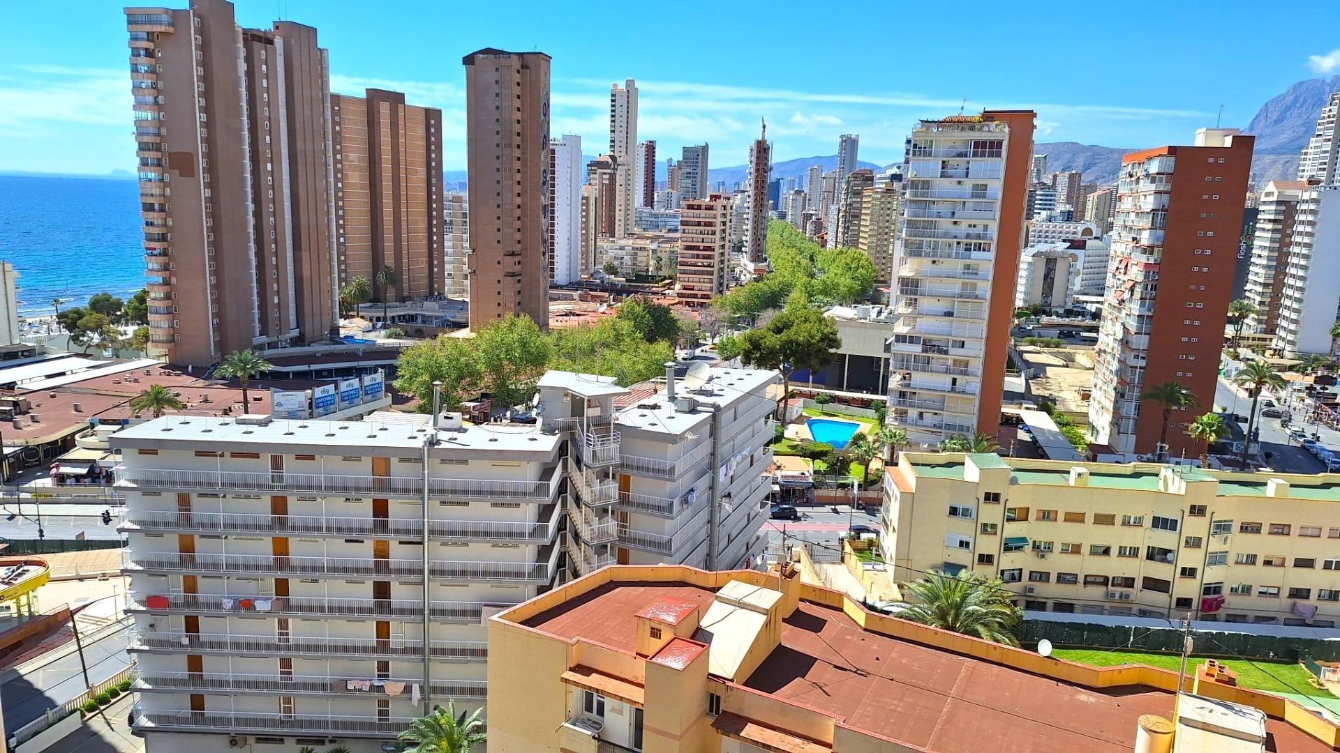 Vista exterior de Apartament de lloguer en Benidorm amb Aire condicionat, Jardí privat i Alarma