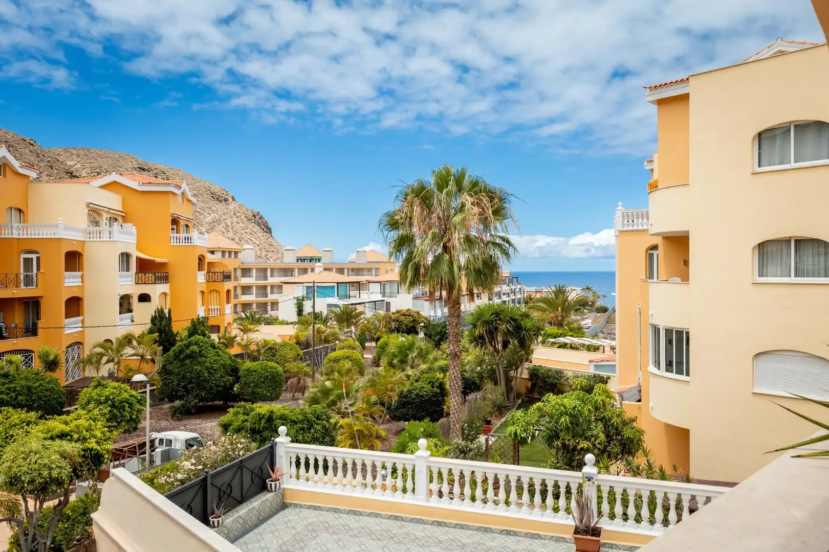 Apartment with pool for sale in Los Cristianos