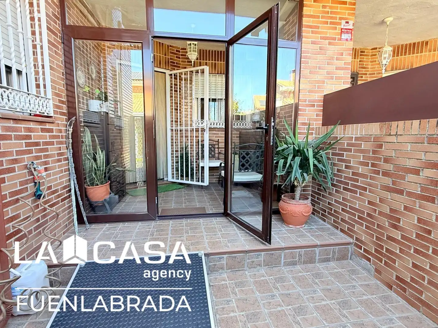 Jardí de Casa adosada en venda en Griñón amb Aire condicionat, Terrassa i Piscina