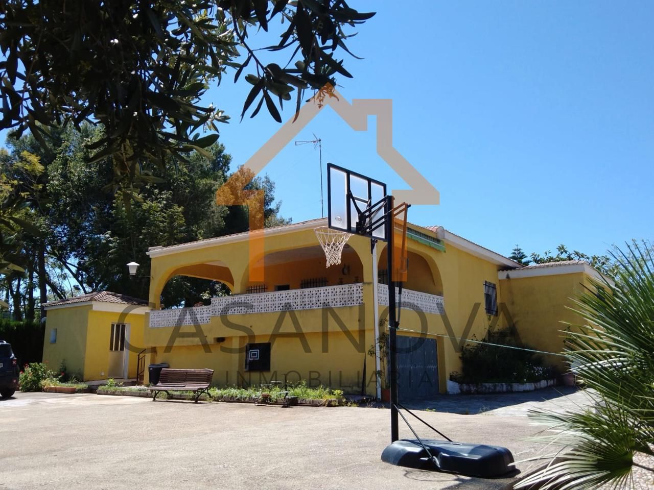 Vista exterior de Casa o xalet en venda en Alberic amb Jardí privat i Piscina