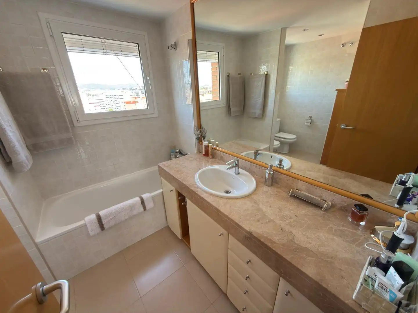 Baño de Ático en venta en Cornellà de Llobregat con Aire acondicionado, Calefacción y Parquet