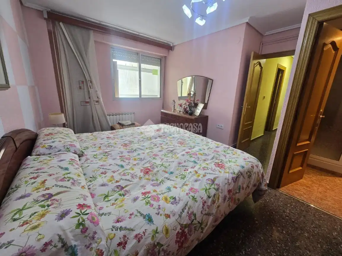 Bedroom of Flat for sale in Valencia  with Air Conditioner, Heating and Balcony