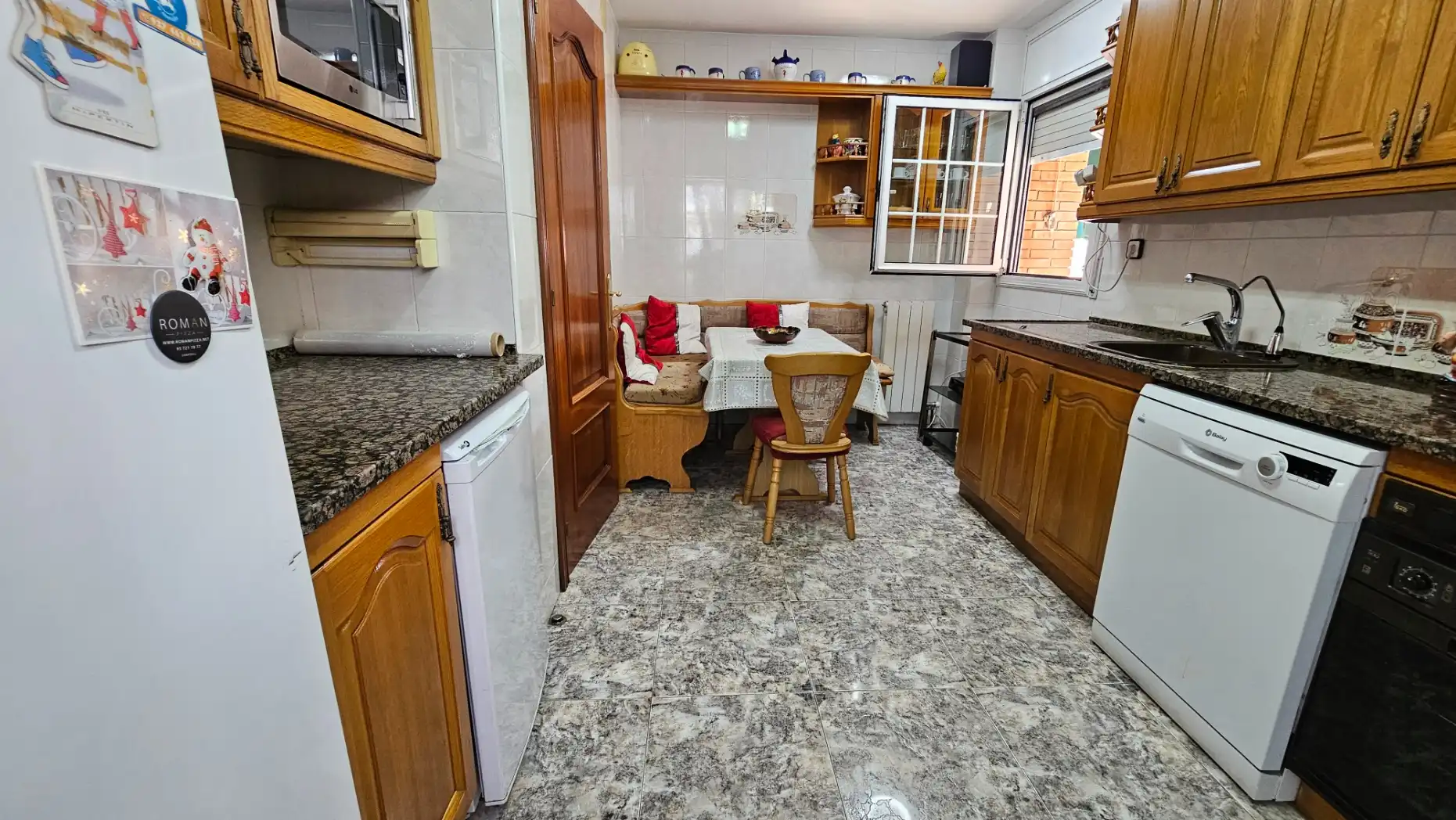 Cuina de Casa adosada en venda en Sabadell amb Aire condicionat, Calefacció i Terrassa