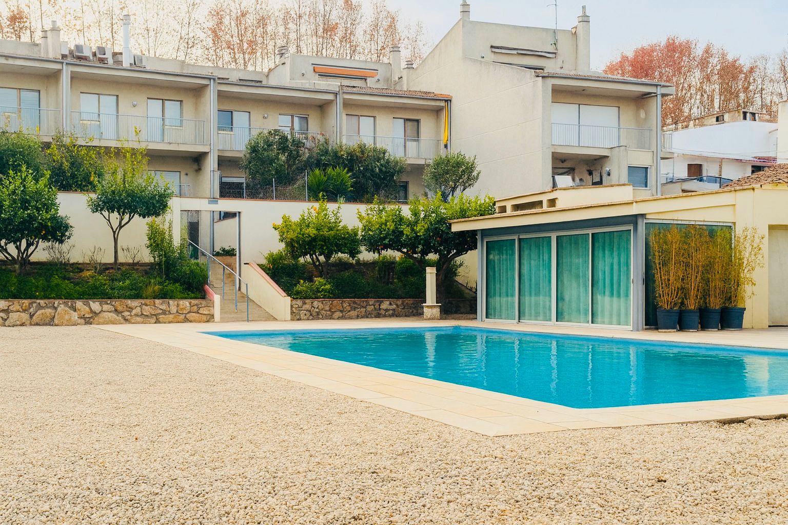 Piscina de Casa adosada en venda en Figueres amb Aire condicionat, Calefacció i Jardí privat