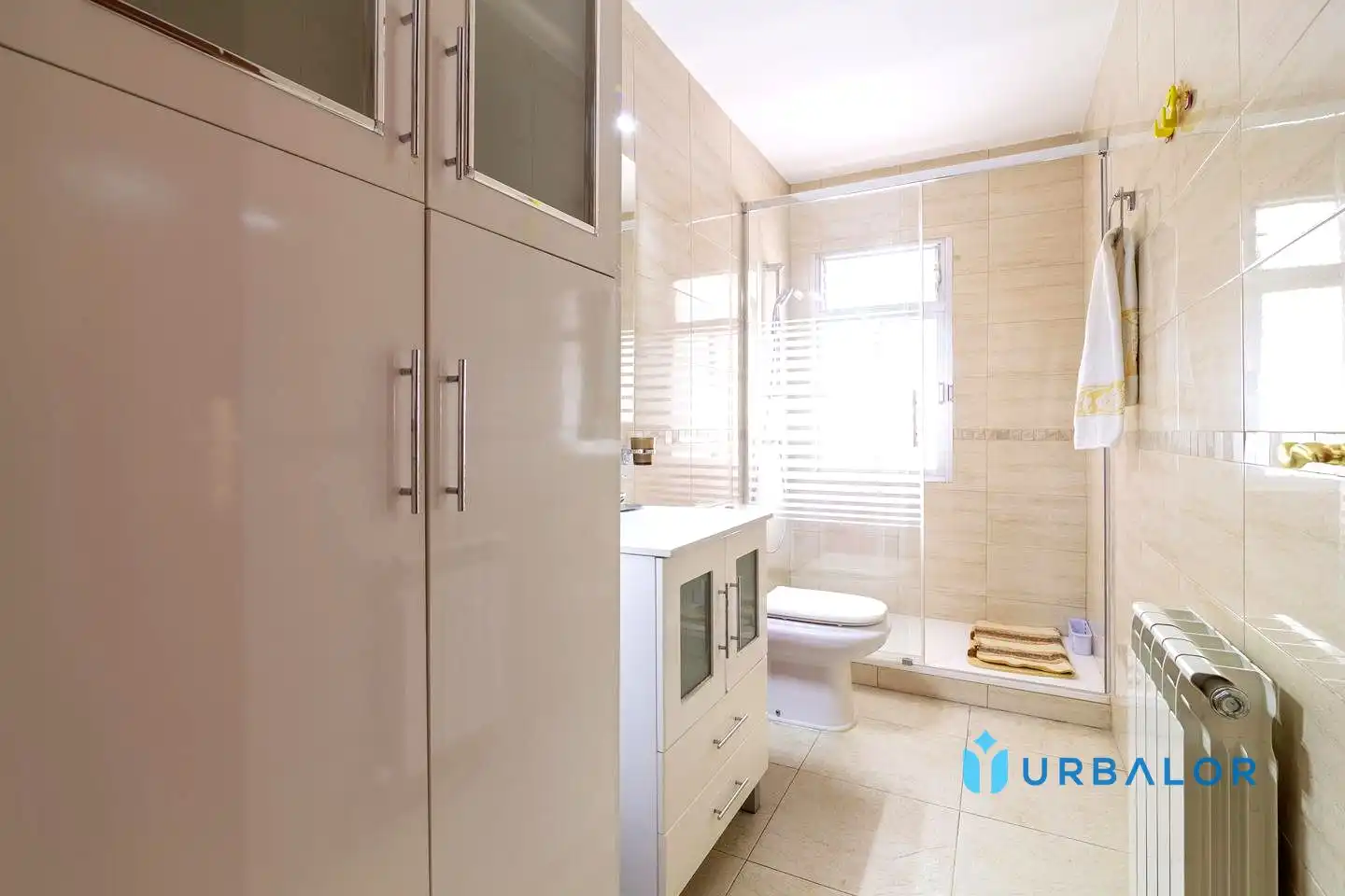 Baño de Piso en venta en Alcorcón con Calefacción, Terraza y Alarma