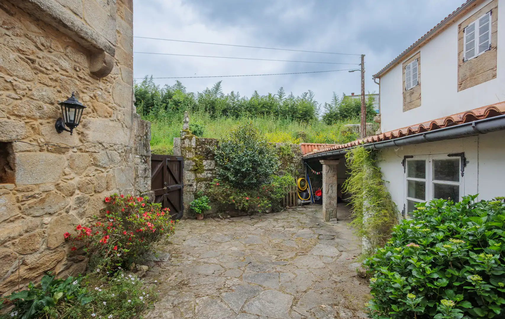 Vista exterior de Finca rústica en venda en Vedra amb Moblat