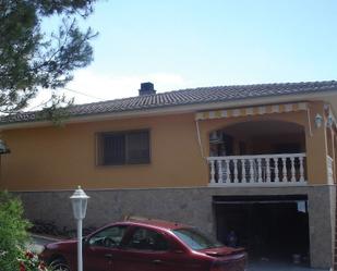 Vista exterior de Casa o xalet en venda en Benillup amb Aire condicionat, Terrassa i Piscina