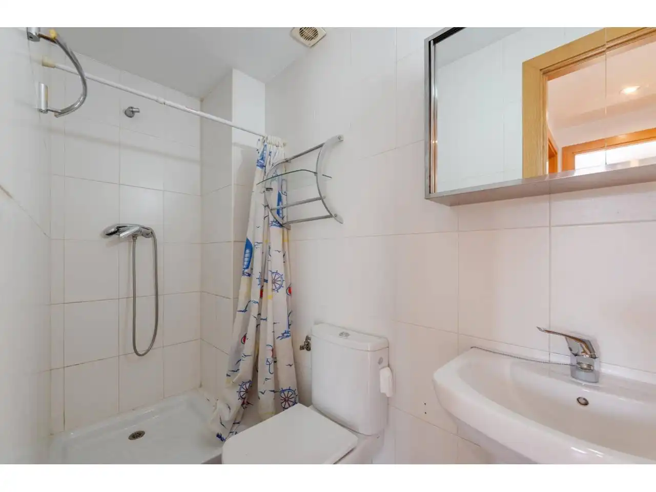 Badezimmer von Wohnung zum Verkauf in Girona mit Heizung und Balkon