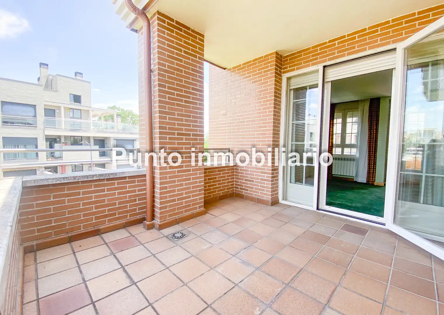 Vista exterior de Casa adosada de alquiler en Valladolid con Aire acondicionado, Calefacción y Jardín privado