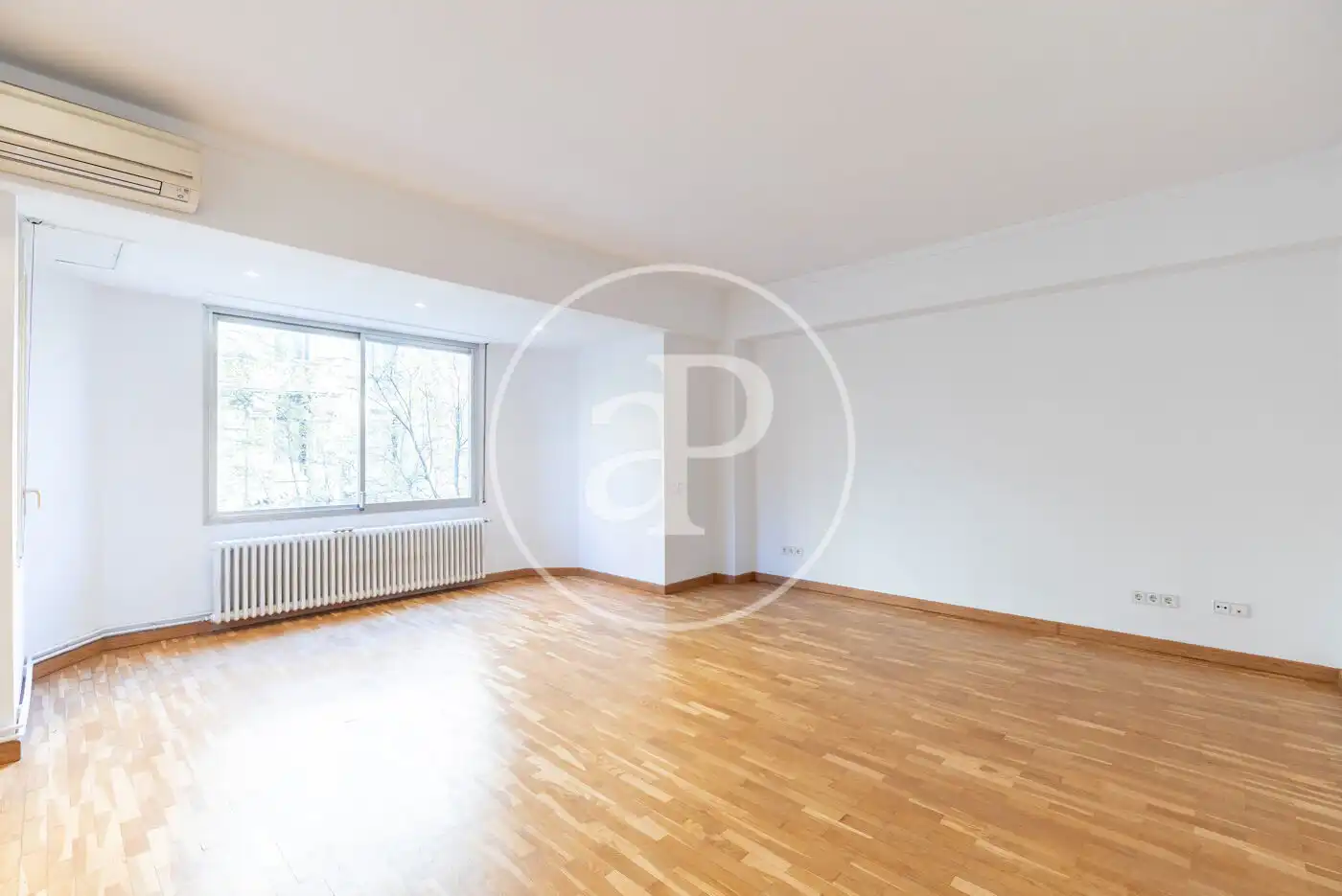Sala de estar de Piso en venta en Barcelona con Aire acondicionado, Calefacción y Terraza