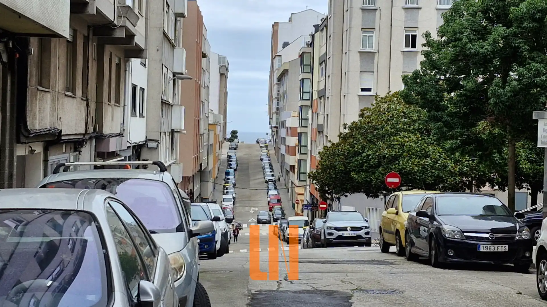 Vista exterior de Edifici en venda en A Coruña Capital  amb Alarma