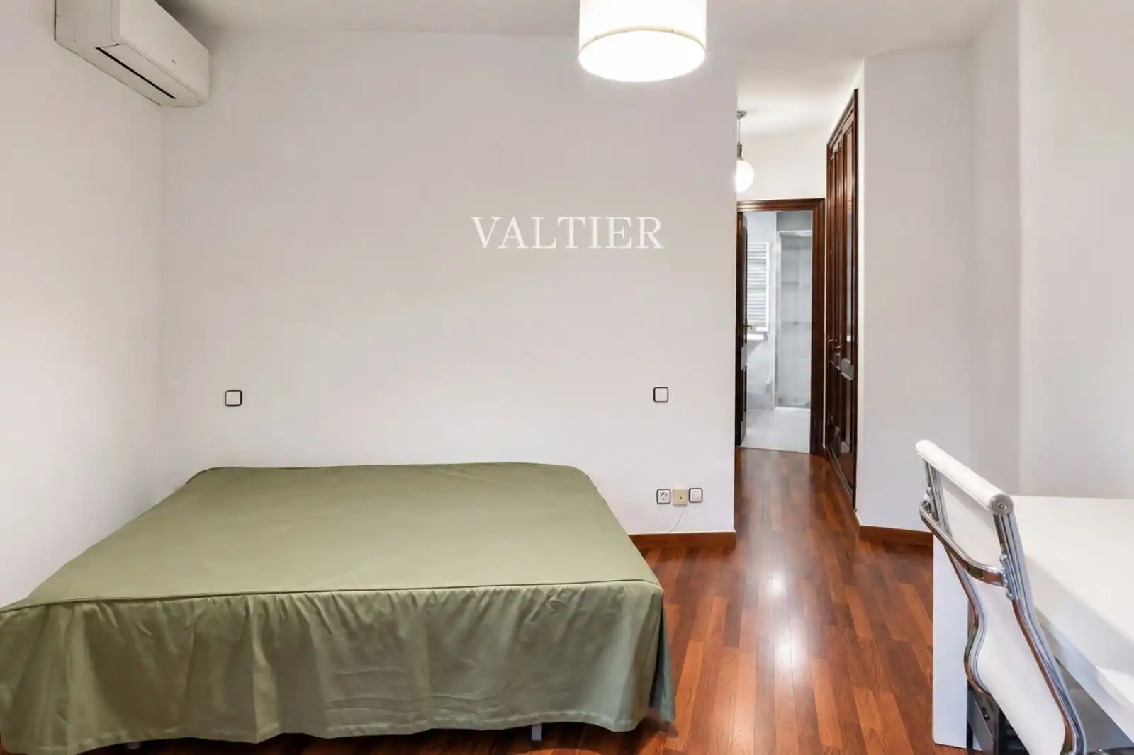 Bedroom of Flat for rent in Madrid  with Air Conditioner and Furnished