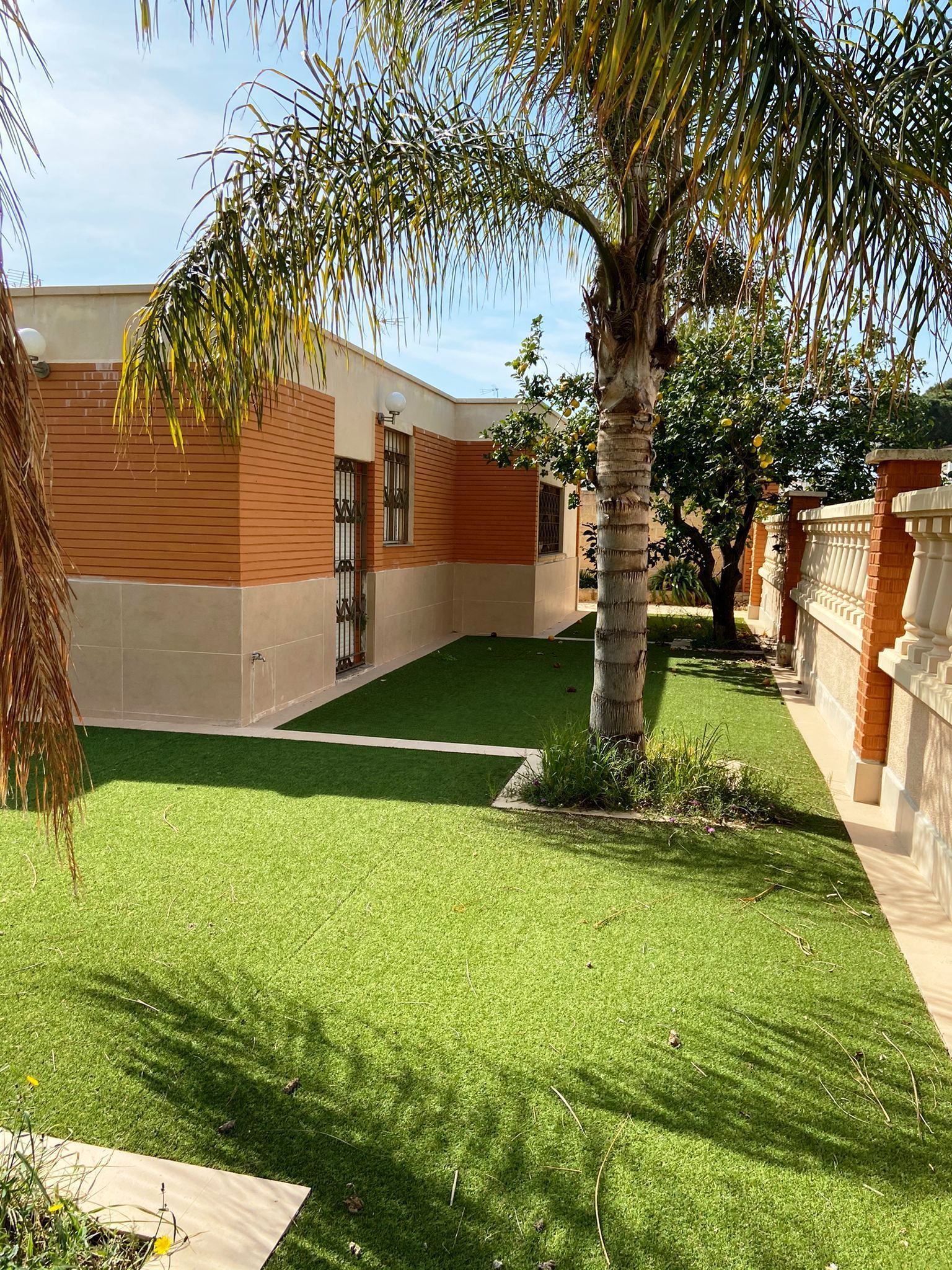 Vista exterior de Casa o xalet en venda en Cambrils amb Aire condicionat, Jardí privat i Traster