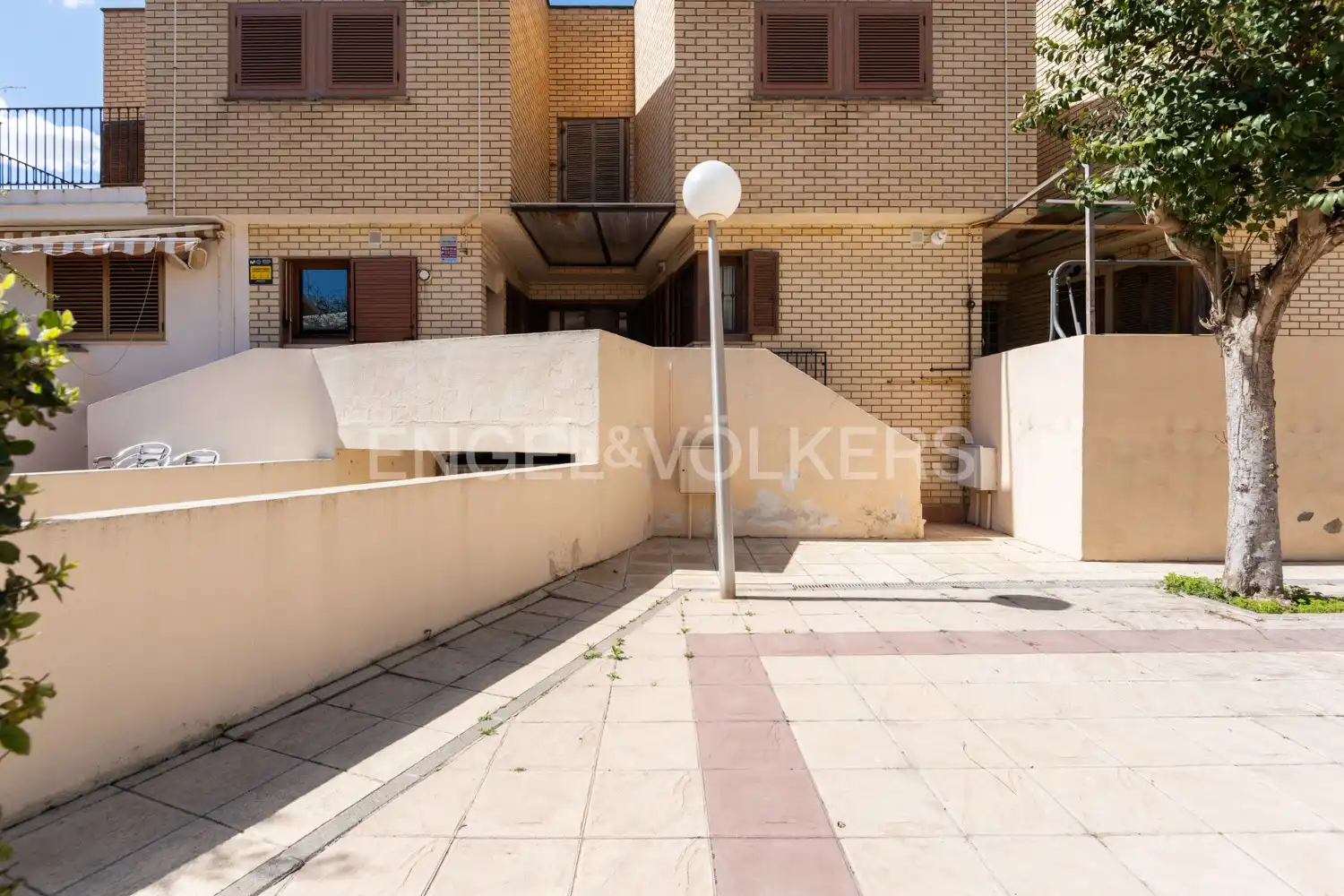 Vista exterior de Casa o xalet de lloguer en Valencia amb Aire condicionat, Calefacció i Jardí privat