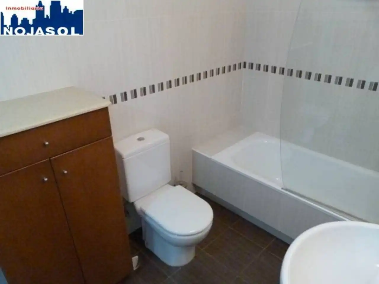 Baño de Apartamento de alquiler en Noja con Calefacción, Terraza y Amueblado