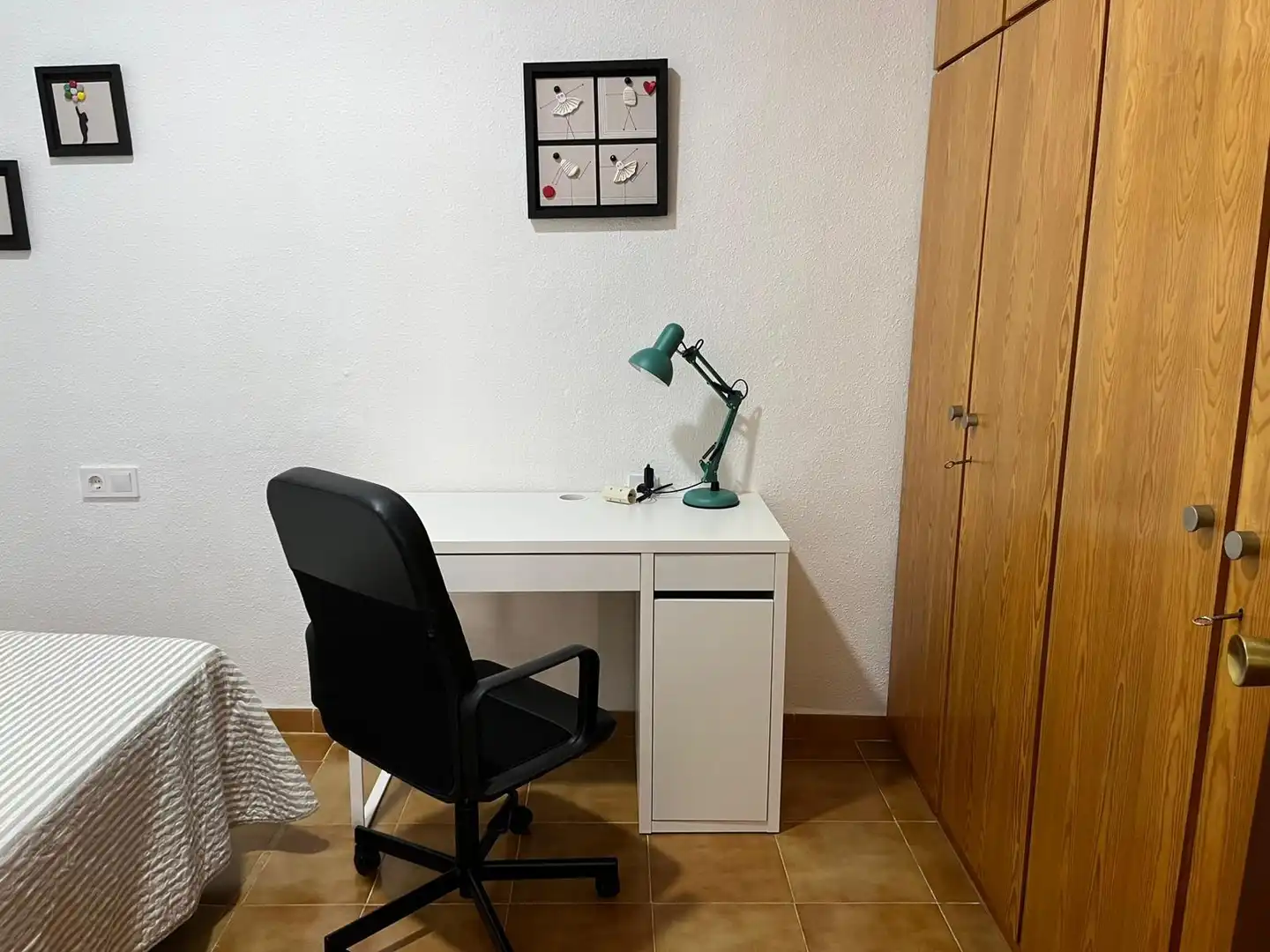 Dormitori de Pis de lloguer en Valencia amb Aire condicionat, Moblat i Balcó