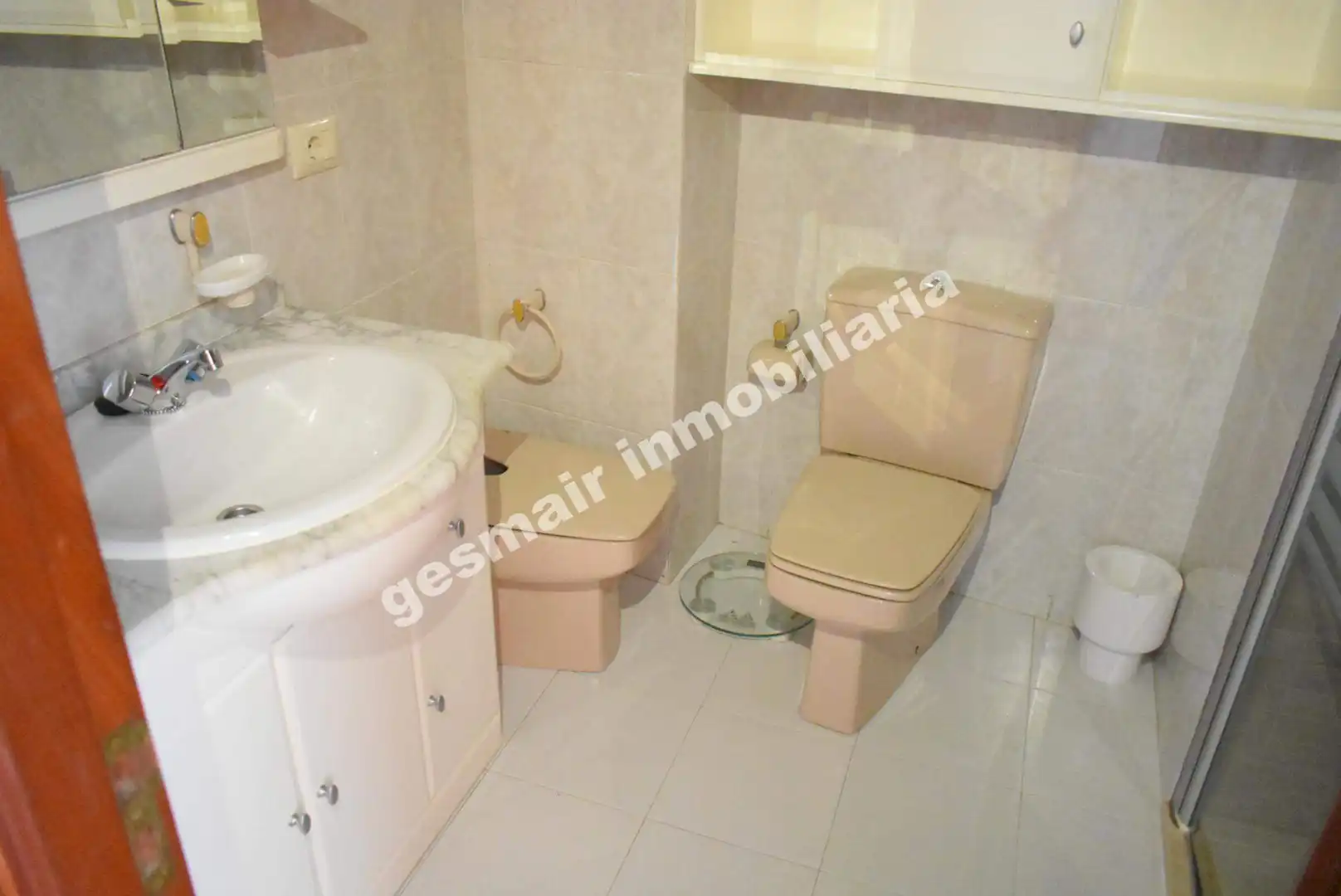 Badezimmer von Wohnungen zum Verkauf in Pontevedra Capital  mit Heizung, Parkett und Abstellraum
