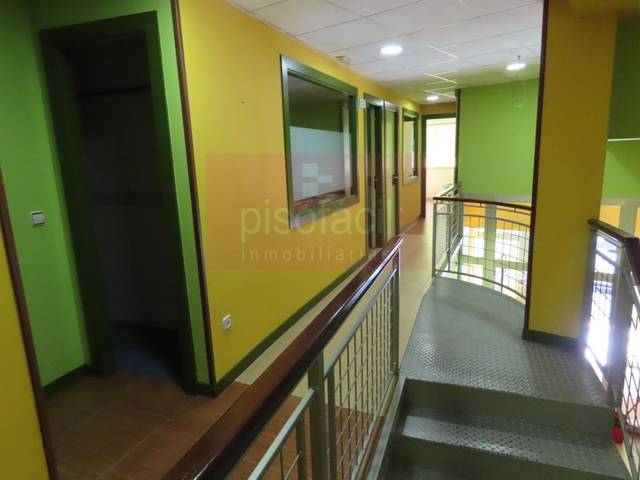 Local comercial en Alquiler en Residencia - Abella