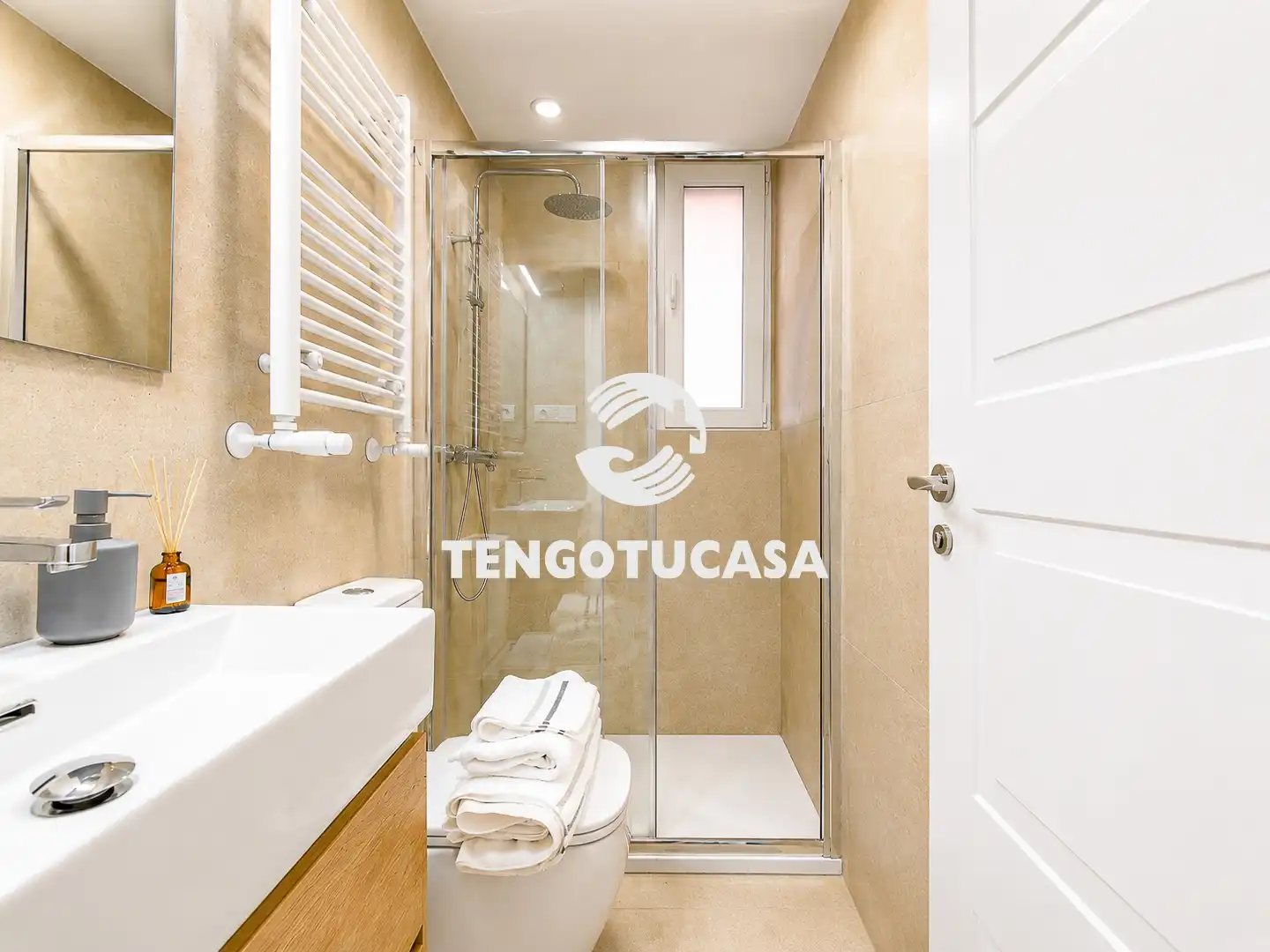 Bathroom of Flat for sale in Madrid  with Air Conditioner, Heating and Furnished