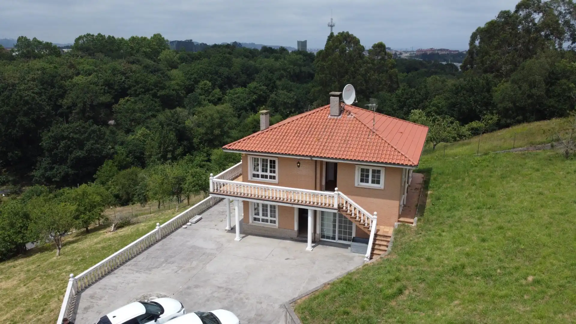 Vista exterior de Casa o xalet en venda en Gijón  amb Calefacció, Jardí privat i Traster