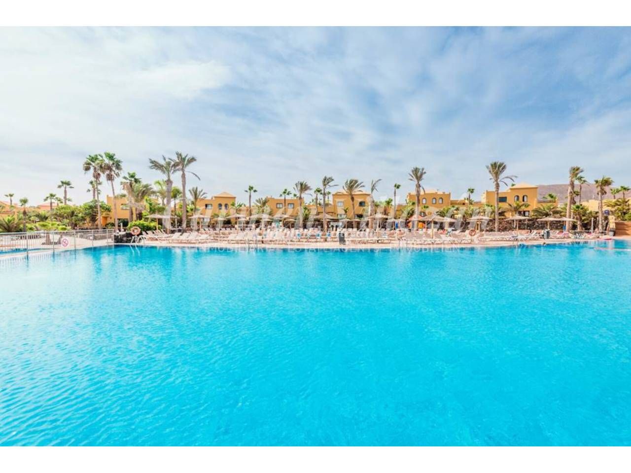 Piscina de Apartament en venda en La Oliva amb Jardí privat, Terrassa i Moblat