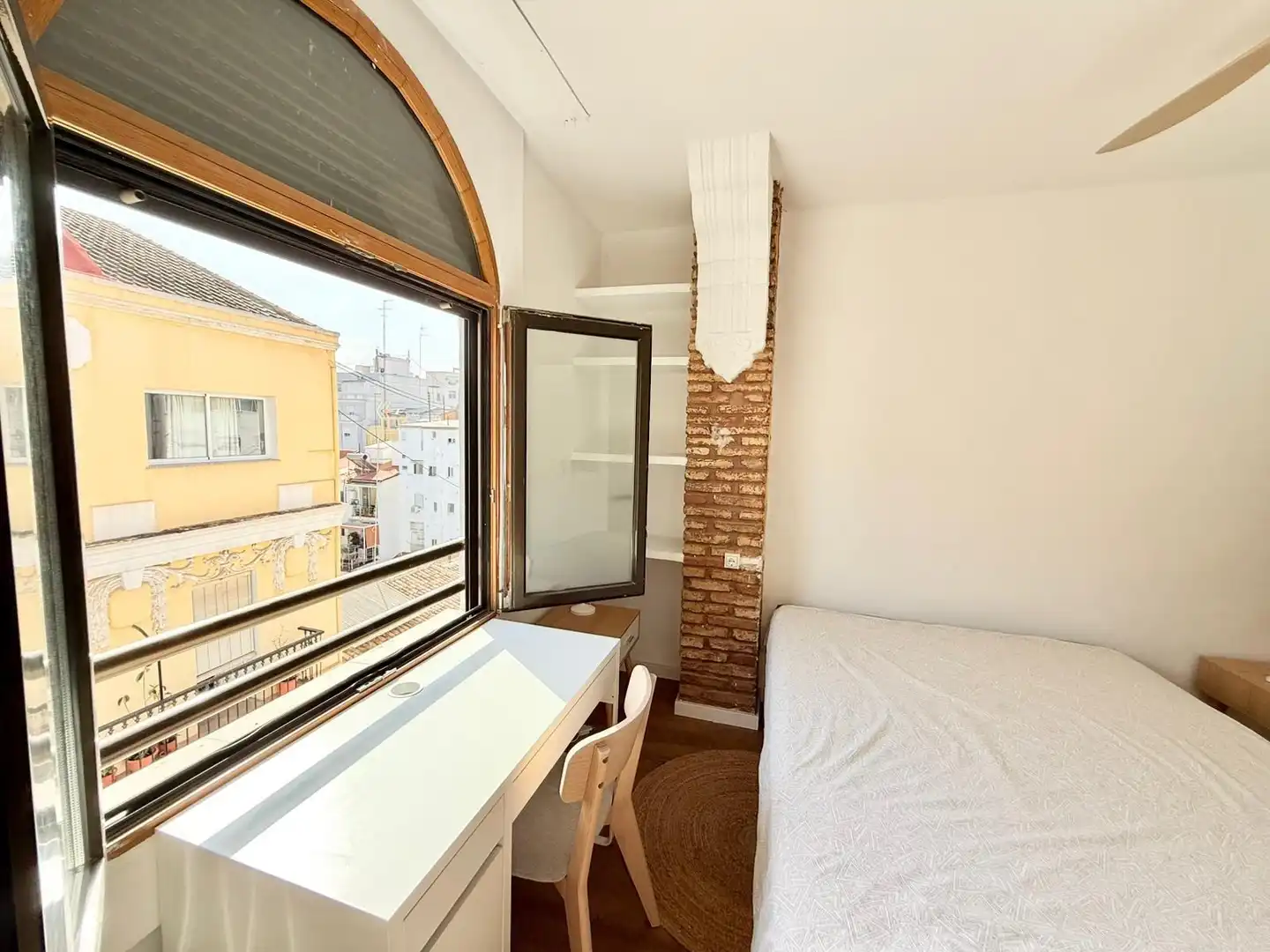 Schlafzimmer von Wohnung zur Miete in Valencia mit Klimaanlage, Parkett und Terrasse